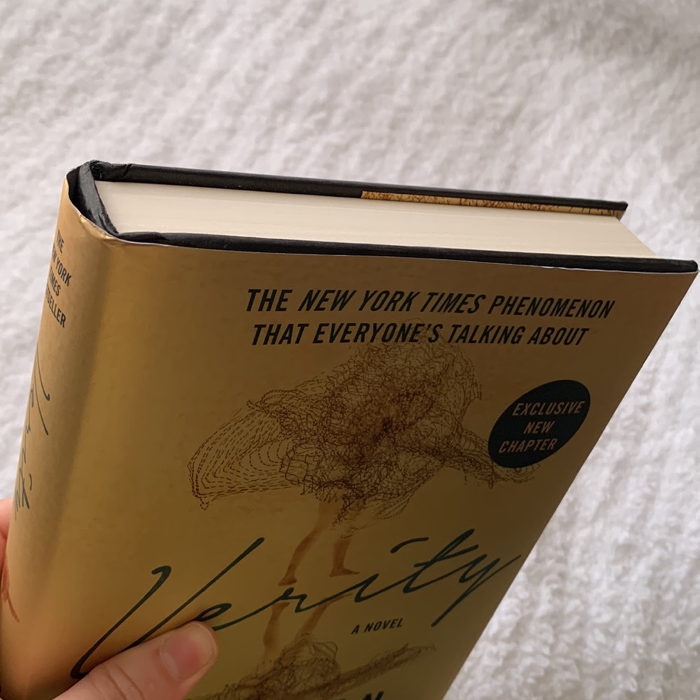 Collector’s Edition copy of Colleen Hoover’s novel Verity - Picture 11 of 12
